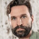 Виктор Добронравов